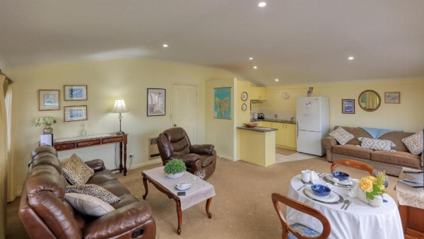 Birchwood, Devonport self-contained self catering accommodation image 12