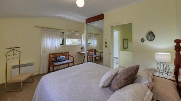 Birchwood, Devonport self-contained self catering accommodation image 13