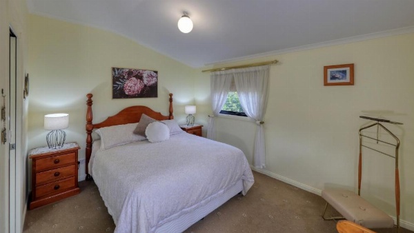 Birchwood, Devonport self-contained self catering accommodation image 18