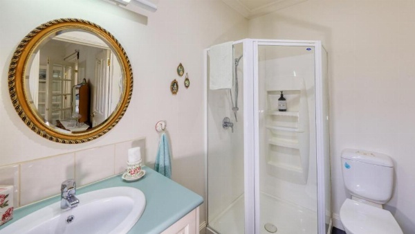 Birchwood, Devonport self-contained self catering accommodation image 25