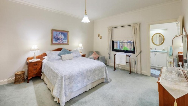 Birchwood, Devonport self-contained self catering accommodation image 26