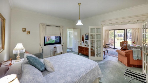 Birchwood, Devonport self-contained self catering accommodation image 27