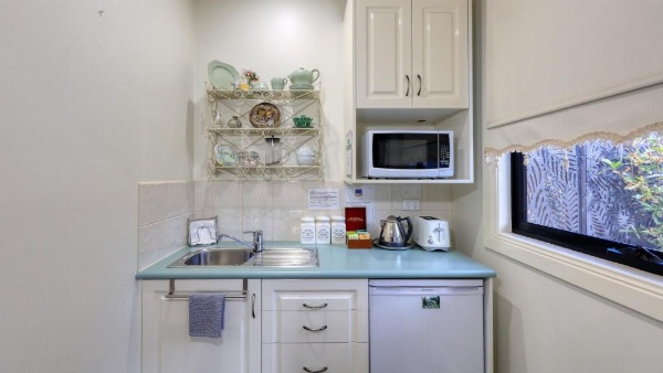 Birchwood, Devonport self-contained self catering accommodation image 29